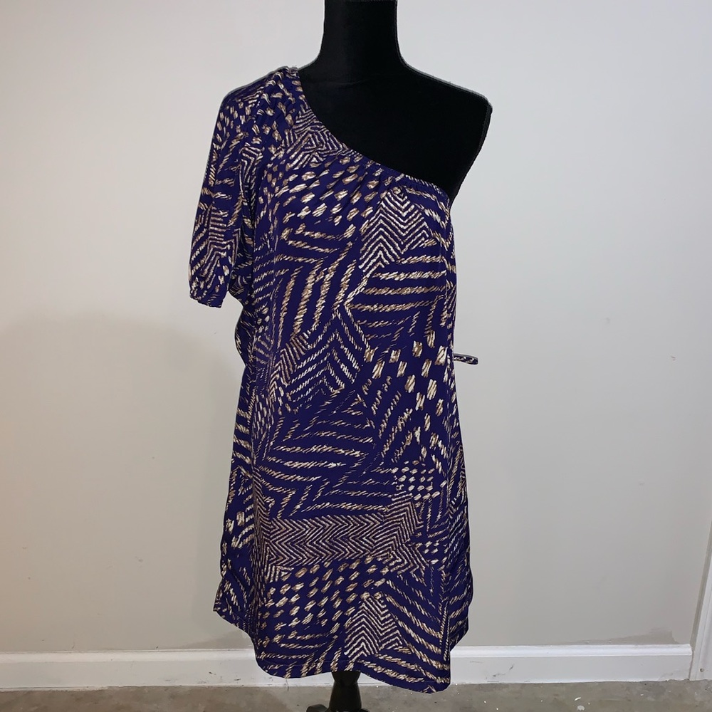 🌹 FAMOSA off shoulder dress size L